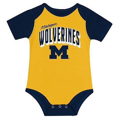 "Newborn & Infant Michigan Wolverines Dynamic Duo Bodysuit, Bib & Cuffed Knit Hat Set"