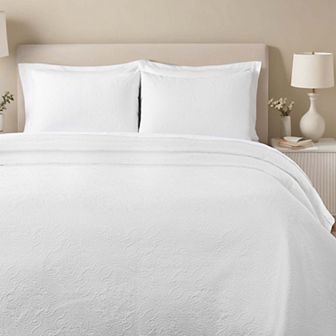 SUPERIOR Enzy Medium Weight Medallion Matelasse Quilt & Sham Set