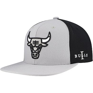 Men's Mitchell & Ness Gray Chicago Bulls Core Snapback Hat