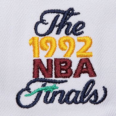 Men's Mitchell & Ness White/Gray Chicago Bulls Core Snapback Hat