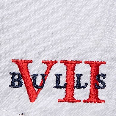 Men's Mitchell & Ness White/Gray Chicago Bulls Core Snapback Hat