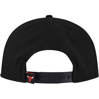 Men's New Era Black Chicago Bulls Oversized Puff Print Logo Golfer Snapback Hat