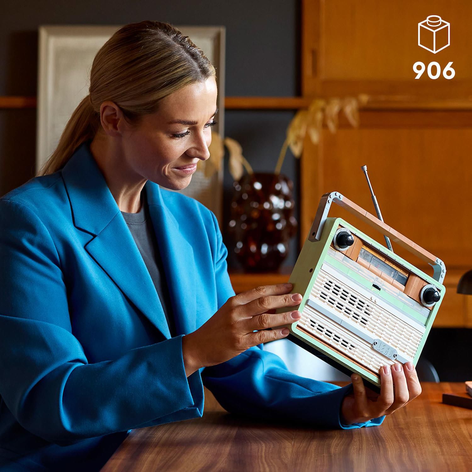 LEGO Icons Retro Radio 10334 Building Kit (906 Pieces)