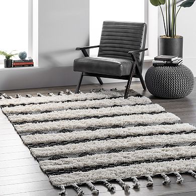 nuLOOM Handmade Striped Delia Shag Area Rug