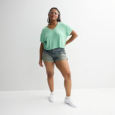 Juniors' Plus Size SO® Boxy Cropped V-Neck Tee