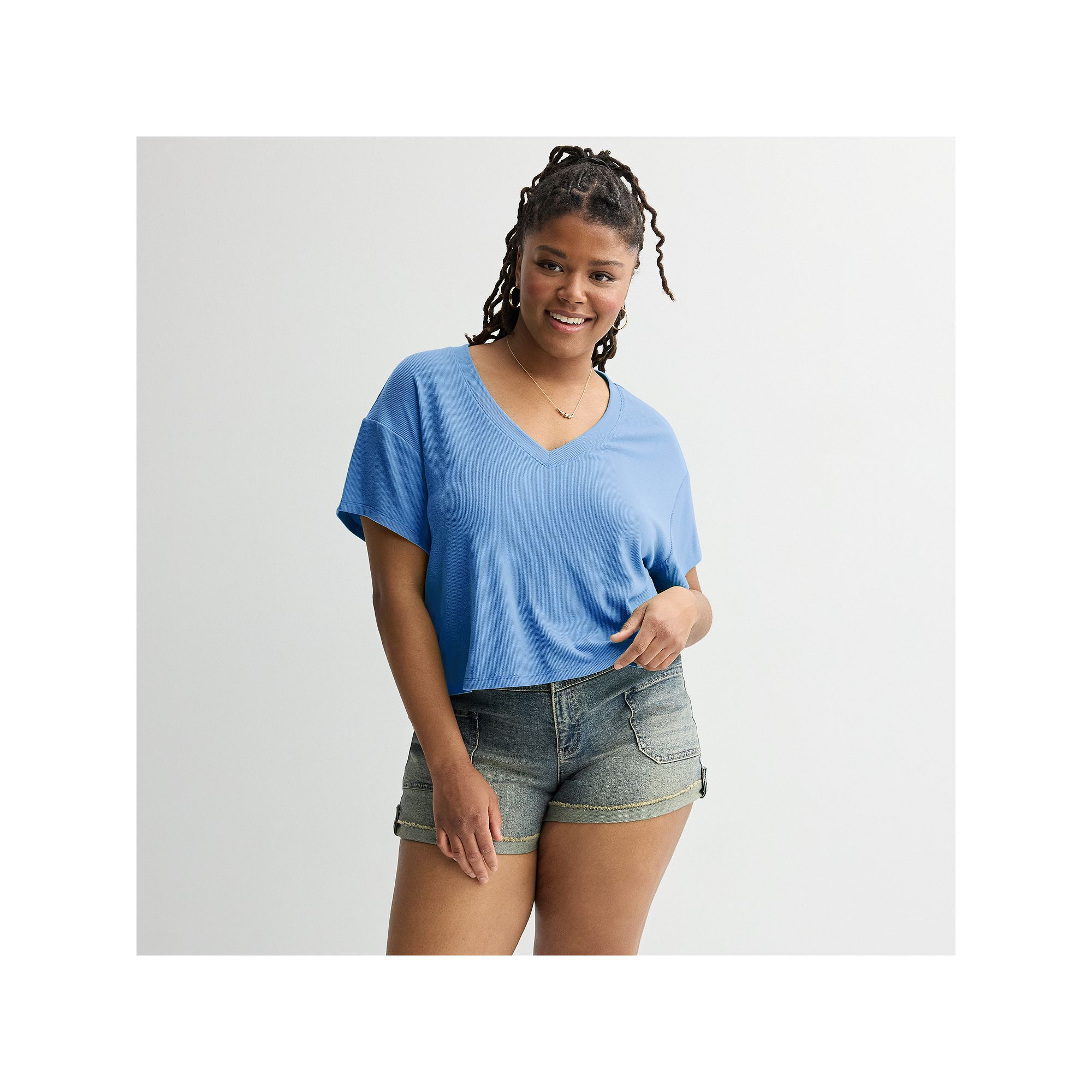 Juniors Plus Size SO® Boxy Cropped V-Neck Tee, Girls, Size: 1XL, Bea Blu
