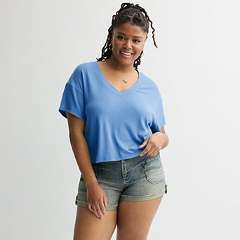 Juniors' Plus Size SO® Boxy Cropped V-Neck Tee