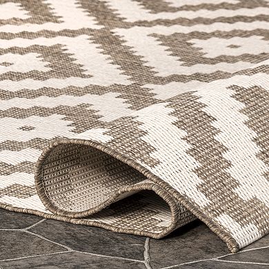 nuLOOM Marybelle Tribal Diamond Trellis Area Rug