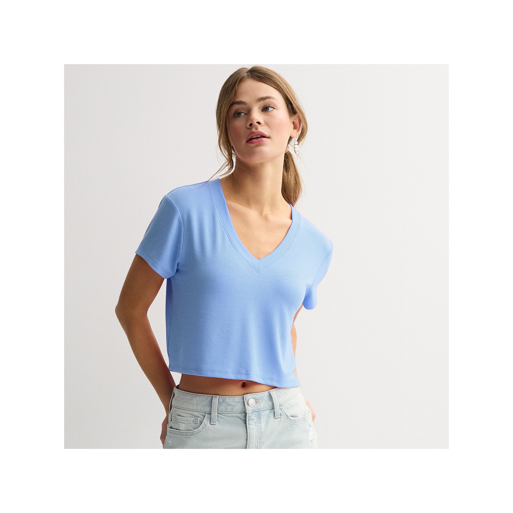 Juniors SO® Drapey Ribbed Boxy Cropped V Neck Tee, Girls, Size: XS, Bea 