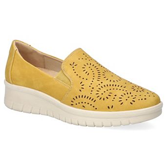 Ying by Easy Street Women's Comfort Flats