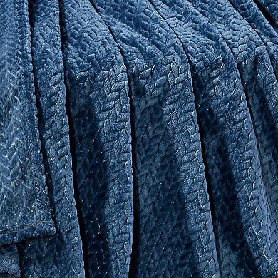 Montana Plush Decorative Warm And Comfortable Machine Washable Throw