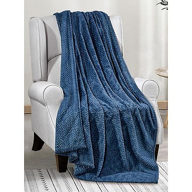 Montana Plush Decorative Warm And Comfortable Machine Washable Throw