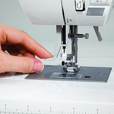 Singer Quantum Stylist 9960 Sewing Machine with Extension Table