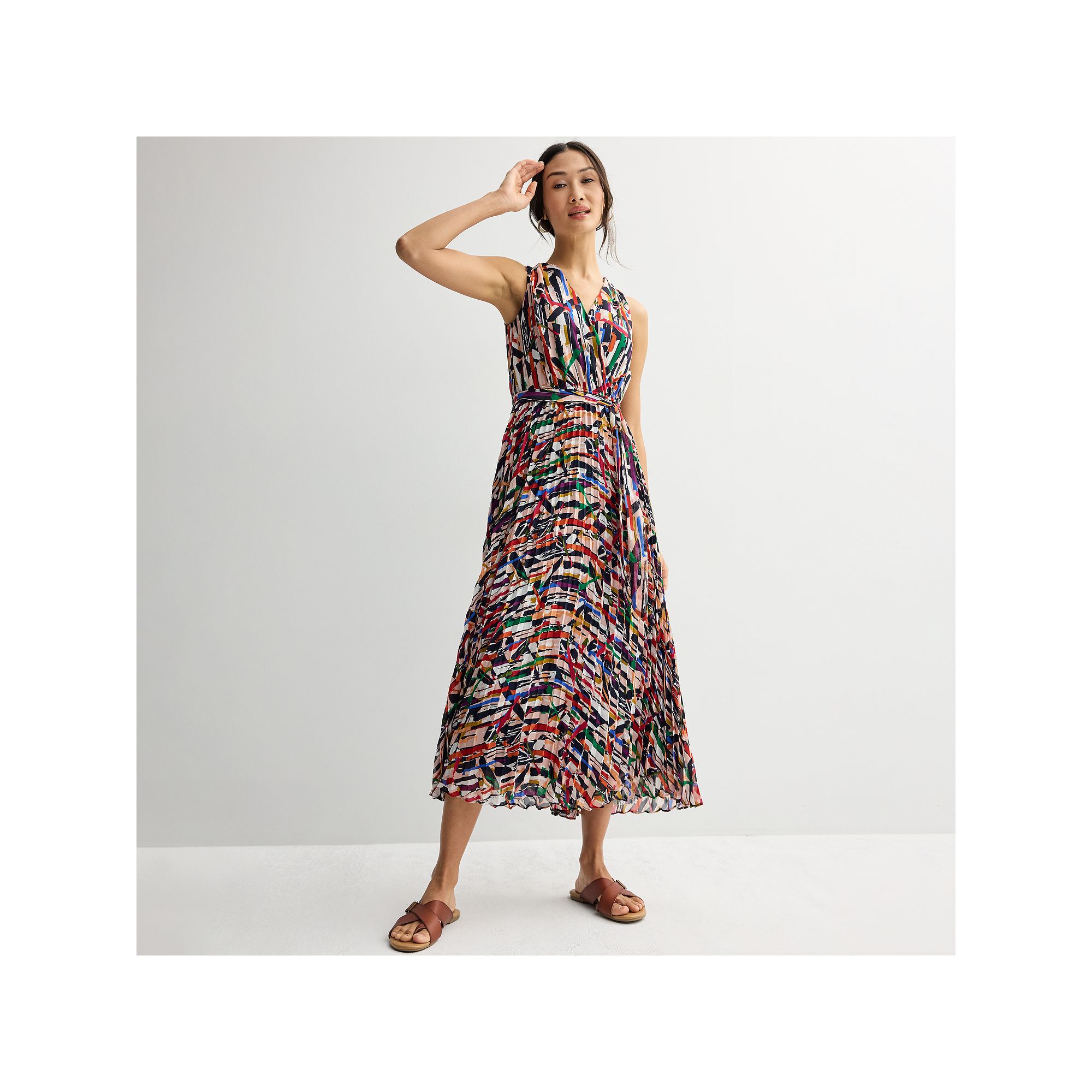 Petite Sandra Darren Surplice Printed Sleeveless Chiffon Pleated Dress, Wom