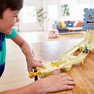Hot Wheels Mario Kart Thwomp Ruins Track Set by Mattel
