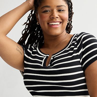 Juniors' Plus Size SO® Short Sleeve Henley Dress