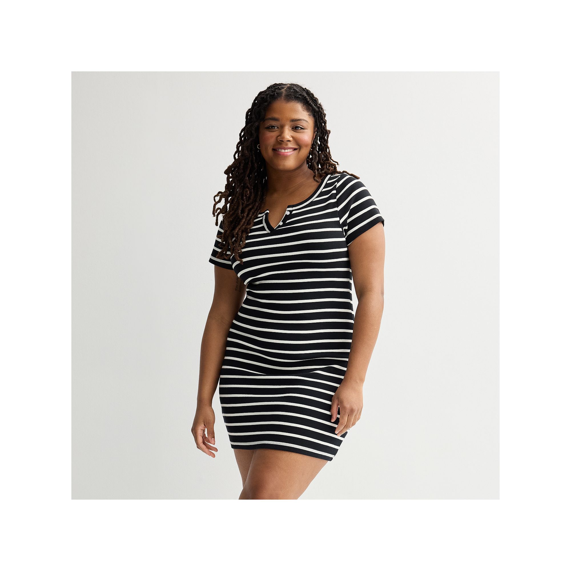 Juniors Plus Size SO® Short Sleeve Henley Dress, Girls, Size: 1XL, Black