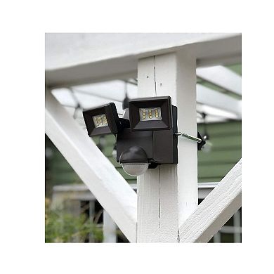 IQ America Battery-Powered LED Motion Security Flood Light, 700 Lumens