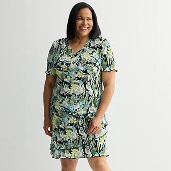 Plus Size Studio Connection Printed Pleated Bodre Short Sleeve V-Neck Tiered Dress