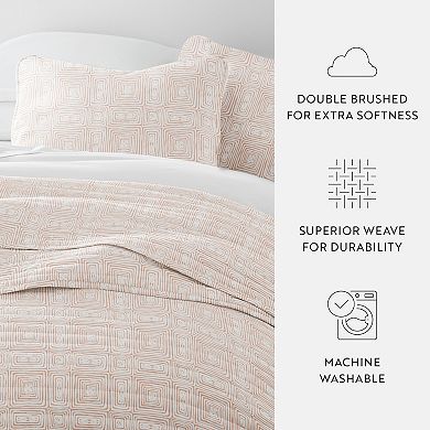 Home Collection Geometric Maze All Season Down-Alternative Quilt Set