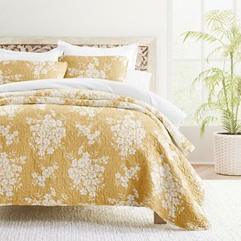 Home Collection Distressed Bouquet Reversible All Season Down-Alternative Quilt Set