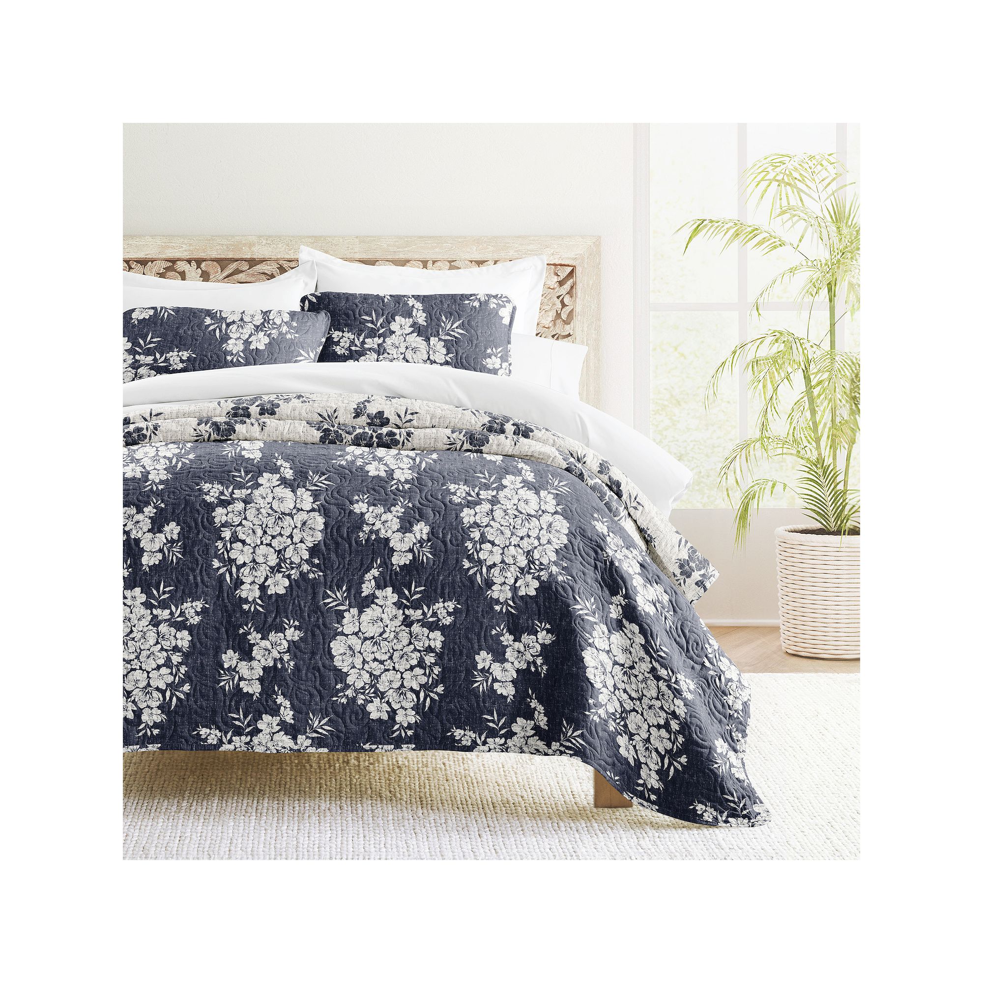 Home Collection Distressed Bouquet Reversible All Season Down-Alternative Q