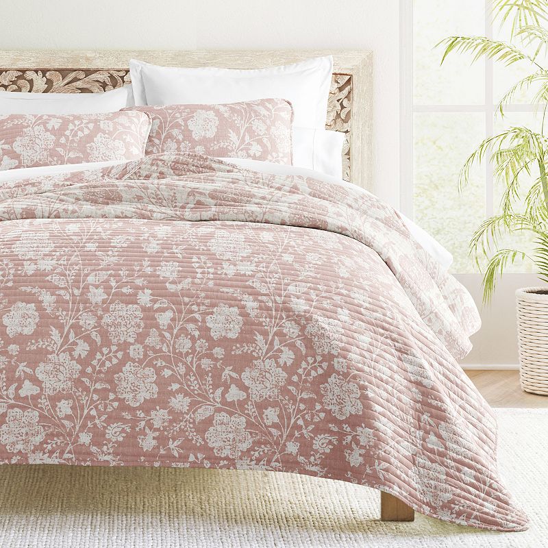 Home Collection Textured Floral Reversible All Season Down-Alternative Quilt Set, Floral Pink
