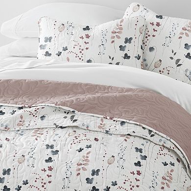 Home Collection Floral Patterned Reversible All Season Down-Alternative Quilt Set