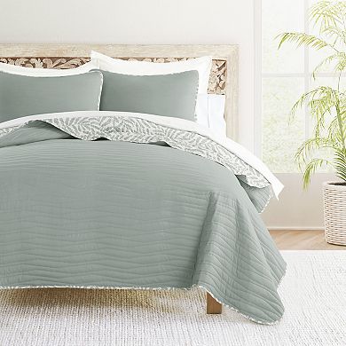 Home Collection Tossed Ferns Reversible All Season Down-Alternative Quilt Set