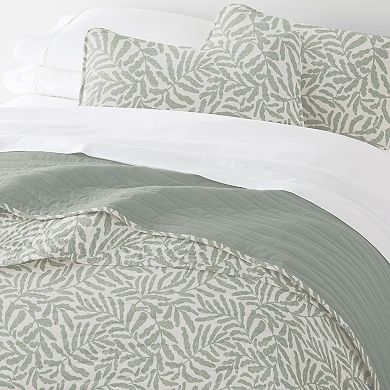 Home Collection Tossed Ferns Reversible All Season Down-Alternative Quilt Set