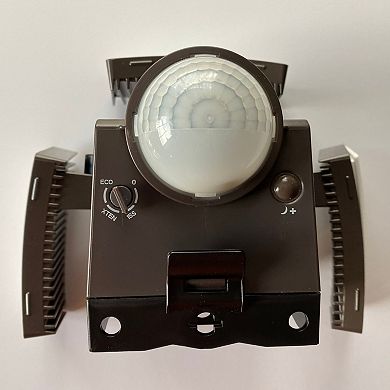 IQ America Battery-Powered Motion Security Flood Light 1200 Lumen LED
