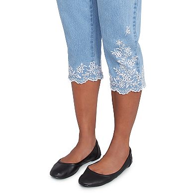 Petite Alfred Dunner Classic Floral Embroidered Denim Capri Pants