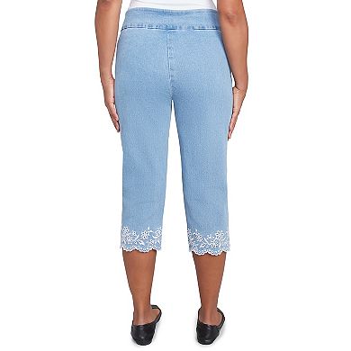 Petite Alfred Dunner Classic Floral Embroidered Denim Capri Pants