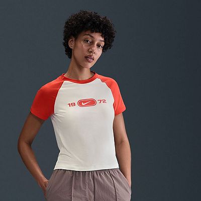 Nike Sportswear Chill Knit Women's Slim Graphic T-Shirt