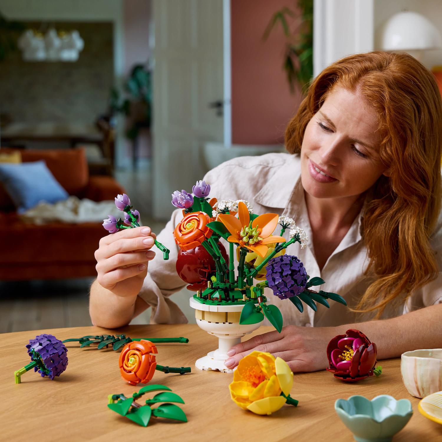 Конструктор LEGO Botanicals Flower Arrangement 10345 Building Kit (161 Pieces) — фото 3