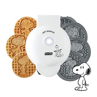 Dash Peanuts Snoopy Mini Waffle Maker