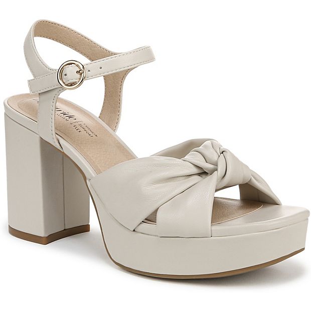 最も 割引 LifeStride Heels Platform Women's August 洋書