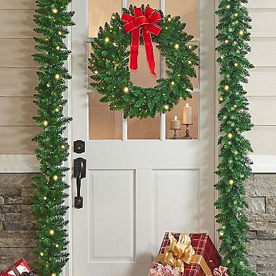 BrylaneHome Pre-Lit Arrow-Tip 9' Garland