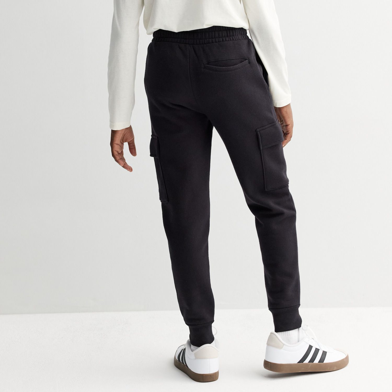 Брюки Tek Gear® Ultra Soft Fleece Cargo Joggers in Regular & Husky для мальчиков, цвет: Минеральный чёрный — фото 2