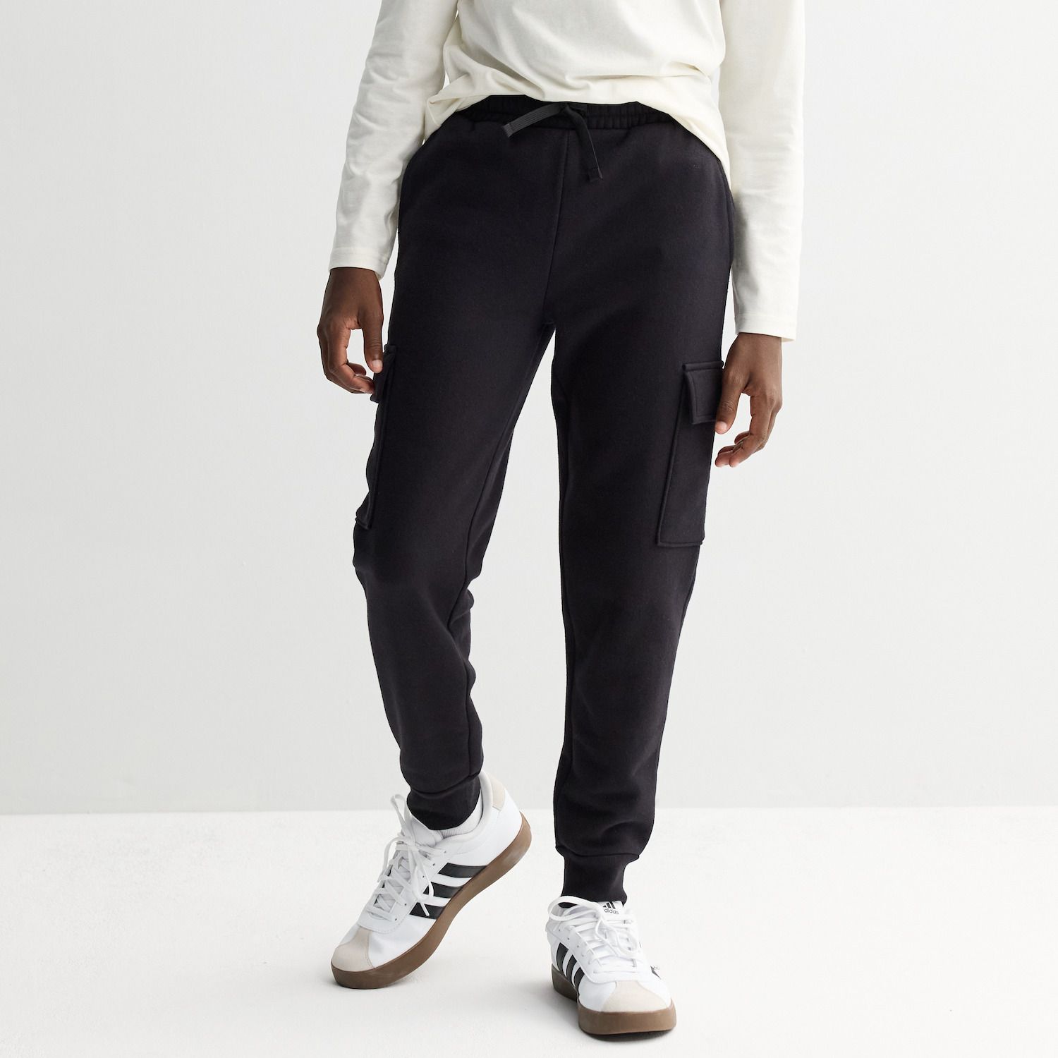 Брюки Tek Gear® Ultra Soft Fleece Cargo Joggers in Regular & Husky для мальчиков, цвет: Минеральный чёрный