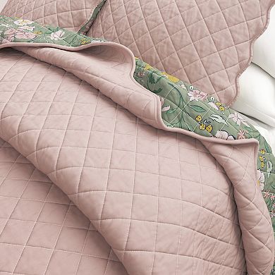Madelinen® Reversible Floral Scalloped Quilt Set with Shams