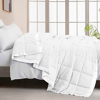 Unikome Hotel Collection Lightweight Down Alternative Blanket with Satin Trim All Season Design