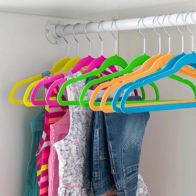 Simplify 100-pk. Velvet Hangers