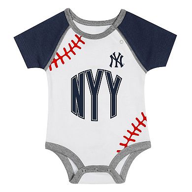 "Newborn & Infant New York Yankees Tied Up Bodysuit, Bib & Bootie Set"