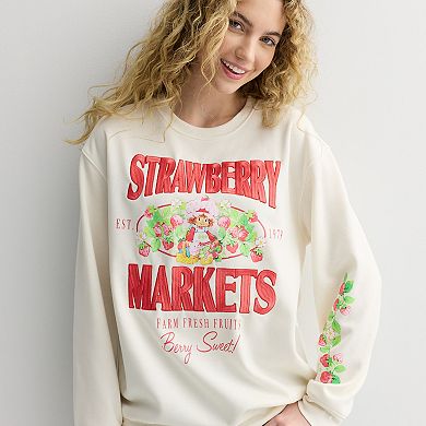 Juniors' Strawberry Shortcake Markets Graphic Fleece Sweatshirt