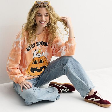 Juniors' Peanuts Snoopy And Woodstock Stay Spooky Oversized Graphic Pullover