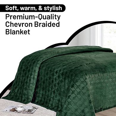 Luxury Chevron Plush Blanket Ultra-Soft Fleece, 100% Polyester, Perfect for Couch or Bed