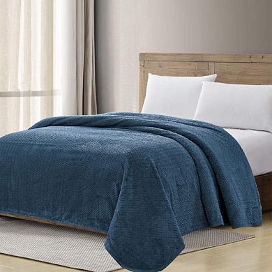 SimpleElegance Arrow-Shaped Braided Jacquard Textured Blanket