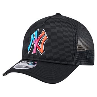Men's New Era Black New York Yankees Gradient 9FORTY A-Frame M-Crown Trucker Adjustable Hat