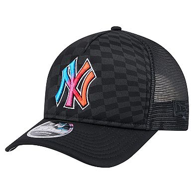 Men's New Era Black New York Yankees Gradient 9FORTY A-Frame M-Crown Trucker Adjustable Hat